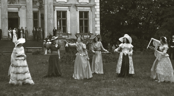  Przyjęcie u hrabiny Marty Krasińskiej w Królikarni, urządzone przez Związek Artystów Plastyków "Blok" w maju 1936 roku.  