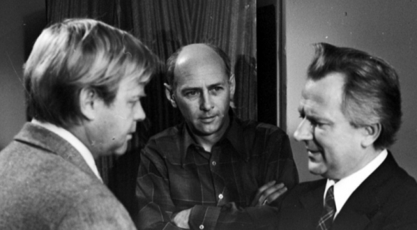  Scena z serialu telewizyjnego Zbigniewa Chmielewskiego "Dyrektorzy" z 1975 roku.  