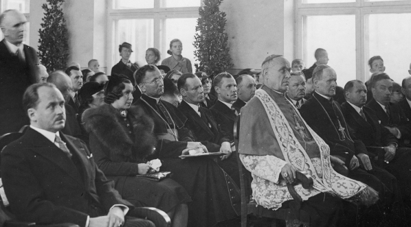  Uroczystość otwarcia i poświęcenia Domu Pracy dla Najbiedniejszej Młodzieży Annopola i Bródna przy ul. Poborzańskiej w Annopolu we wrześniu 1939 r.  