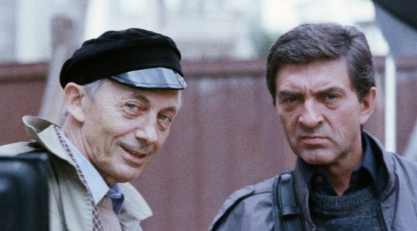  Reżyser Stanisław Różewicz i aktor Jerzy Trela podczas realizacji filmu "Anioł w szafie" z 1987 roku.  