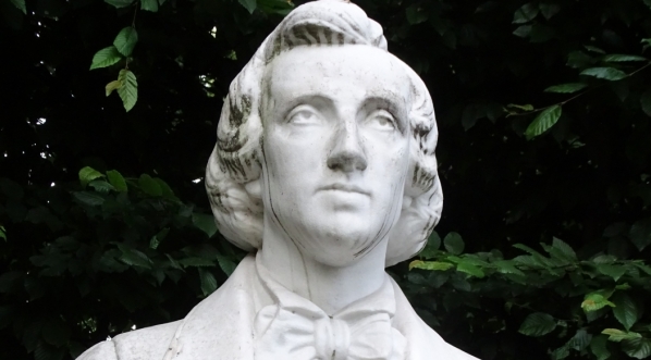  Popiersie Fryderyka Chopina z jego pomnika w parku Jordana w Krakowie.  