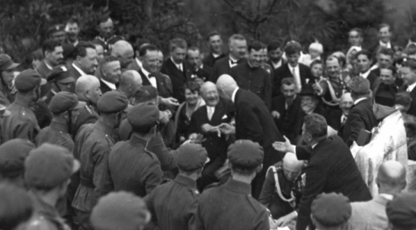  Poświęcenie kamienia węgielnego pod budowę ośrodka szkoleniowego Związku Strzeleckiego w Zakrzowie w 1929 roku.  