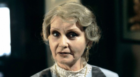  Barbara Krafftówna w filmie "Skutki noszenia kapelusza w maju".  