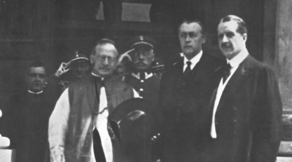  Składanie listów uwierzytelniających Naczelnikowi Państwa Józefowi Piłsudskiemu przez nuncjusza apostolskiego w Polsce Achillesa Ratti 19.07.1919 r.  