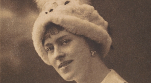  Lucyna Messal - pocztówka z fotografią portretową.  