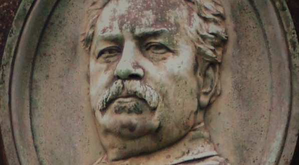  Medalion z portretem Edwarda Petzolda z jego grobu na cmentarzu ewangelicko-augsburskim w Warszawie.  