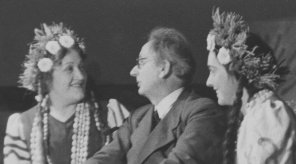  Feliks Nowowiejski w towarzystwie śpiewaczek operowych Franciszki Platówny i Janiny Hupertowej w Warszawie.  