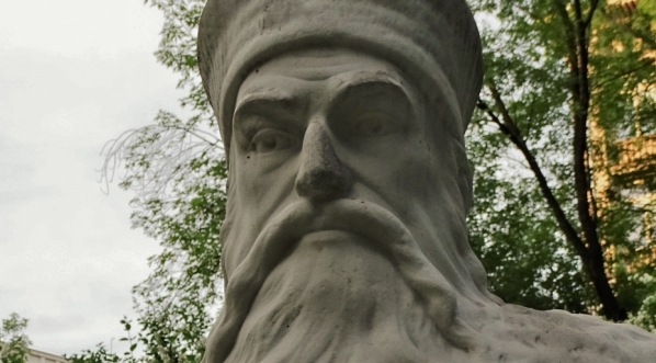  Popiersie Konstantego Ostrogskiego z jego pomnika w parku Jordana w Krakowie.  