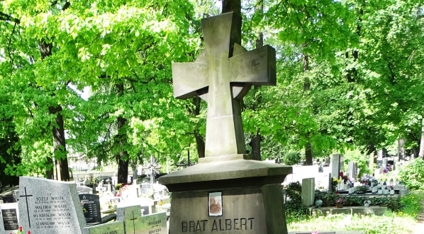  Grób brata Alberta Chmielowskiego na cmentarzu Rakowickim w Krakowie.  