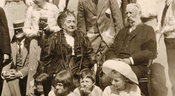  Portret Mieczysława i Marii Kwileckich z rodziną.  