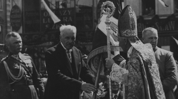  Wręczenie sztandaru 69 pułkowi piechoty w Gnieźnie w maju 1929 r.  