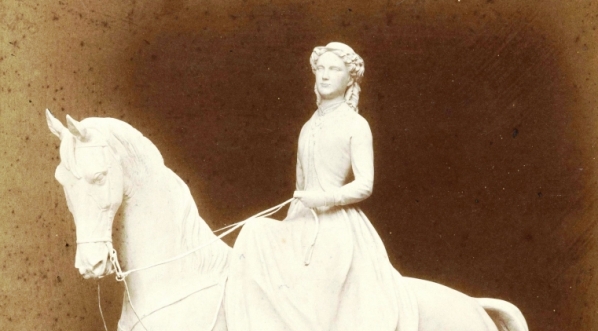  Rzeźba "Cenglerowa konno" Juliusza Faustyna Cenglera.  