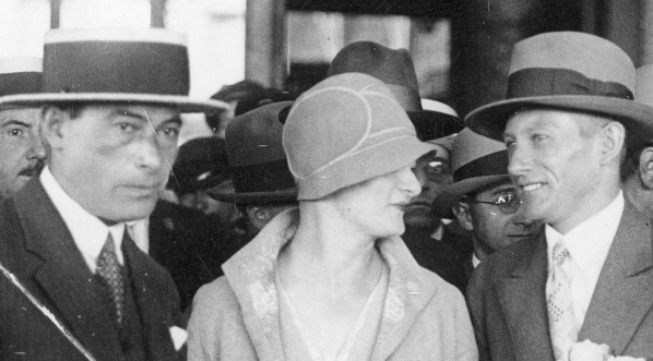 Powitanie majorów Kazimierza Kubali i Ludwika Idzikowskiego w Paryżu po nieudanym locie w sierpniu 1928 r.  