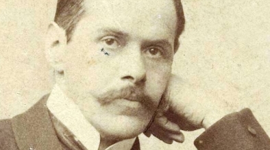  Portret Kazimierza Przerwy Tetmajera (ujęcie do kolan postaci siedzącej).  