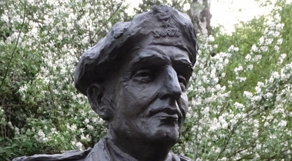  Popiersie Stanisława Maczka z jego pomnika w parku Jordana w Krakowie.  