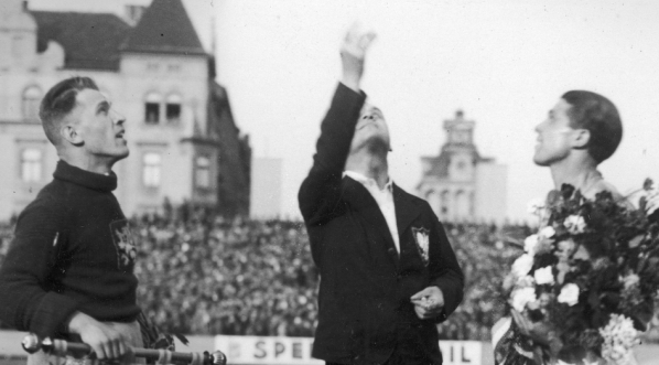  Mecz piłki nożnej Czechosłowacja - Francja w Pradze w 1934 r.  