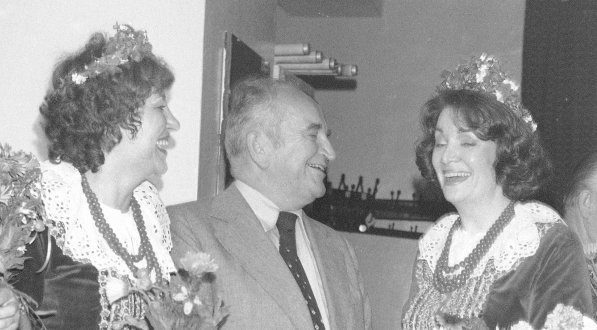  Spotkanie marszałka Stanisława Gucwy z polonijnym zespołem z Chicago "Lira Singers" podczas jego pobytu w Polsce, 27.07.1980 r.  