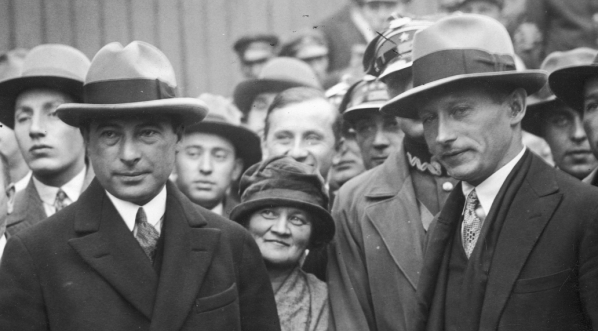  Drugi lot transatlantycki majorów Kazimierza Kubali i Ludwika Idzikowskiego nad Atlantykiem w lipcu 1929 r.  