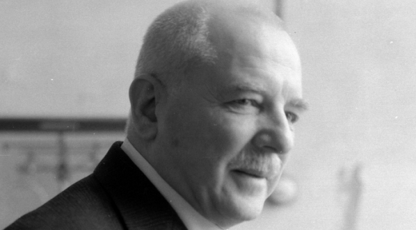  Julian Nowak - bakteriolog, profesor i rektor Uniwersytetu Jagiellońskiego.  