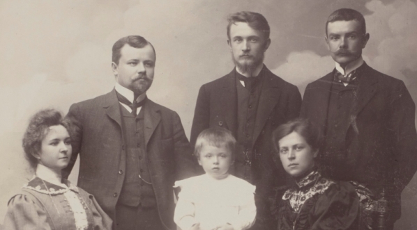  Portret Stanisława Kościałkowskiego z rodziną.  