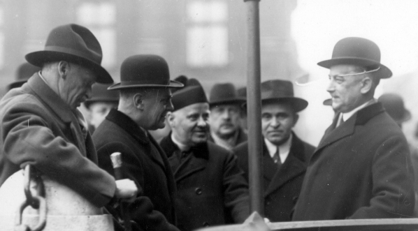  Wizyta ministra wyznań religijnych i oświecenia publicznego Gustawa Dobruckiego w Krakowie w kwietniu 1927 r.  