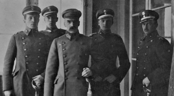  Komendant Piłsudski i jego adjutanci.  