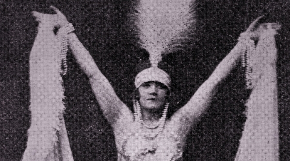  Kazimiera Niewiarowska w przedstawieniu "Najpiękniejsza z kobiet".  