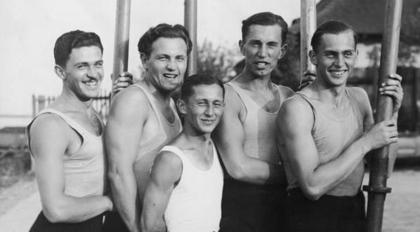  Reprezentacja Polski w wioślarstwie na Letnie Igrzyska Olimpijskie w Los Angeles - zdobywcy brązowego medalu konkurencji czwórka ze sternikiem.  