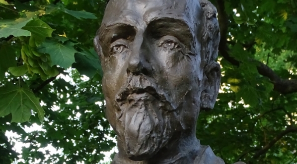  Popiersie Henryka Sienkiewicza z jego pomnika w parku Jordana w Krakowie.  