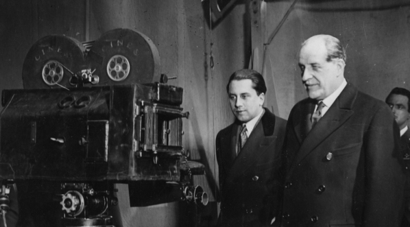  Zwiedzanie wytwórni filmowej przez ambasadora Polski we Włoszech Stefana Przeździeckiego.  