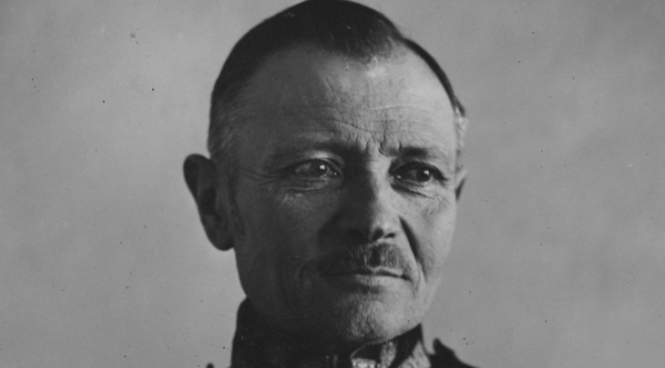  Kazimierz Dzierżanowski, generała dywizji, komendant Wyższej Szkoły Wojennej w Warszawie.  
