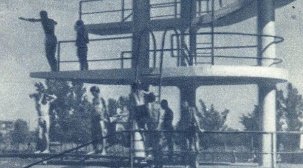  Wieża do skoków do wody na stadionie Legii Warszawa.  