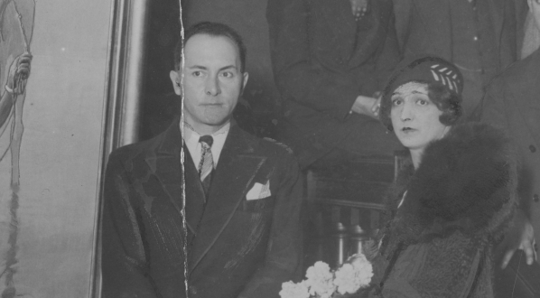  Artysta malarz Adam Styka z żoną Wandą na wystawie swoich prac w Brukseli w 1933 r.  