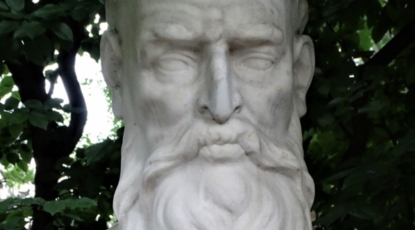  Popiersie Stefana Czarnieckiego z jego pomnika w parku Jordana w Krakowie.  