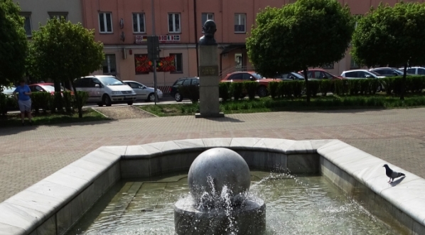  Pomnik Ludwika Zamenhofa na skwerze w centrum Białegostoku.  