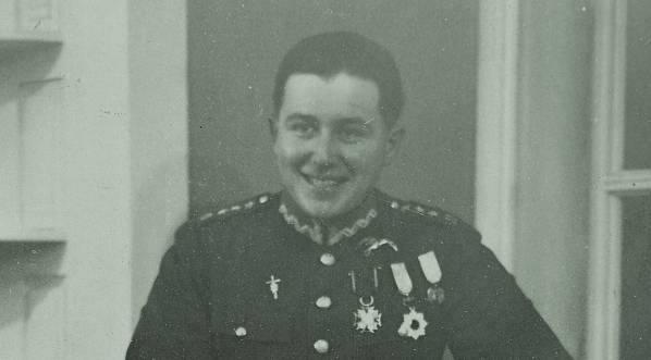  Kapitan Bolesław Orliński w mundurze 11 pułku lotniczego.  