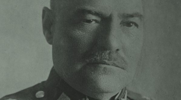  Bolesław Popowicz, generał brygady WP, dowódca OK VI Lwów.  