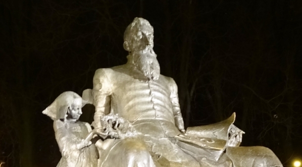  Pomnik Jana Kochanowskiego w Radomiu.  