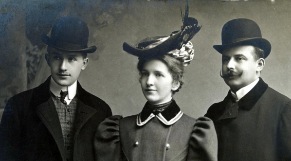  Wacław Ponikowski - z lewej, w towarzystwie siostry Janiny i jej męża Janusza Zdzienickiego.  