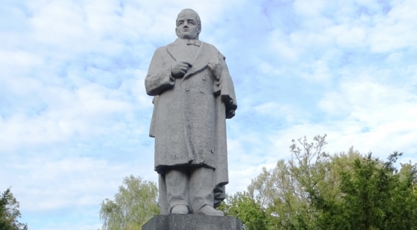  Pomnik Stanisława Moniuszki w Częstochowie.  