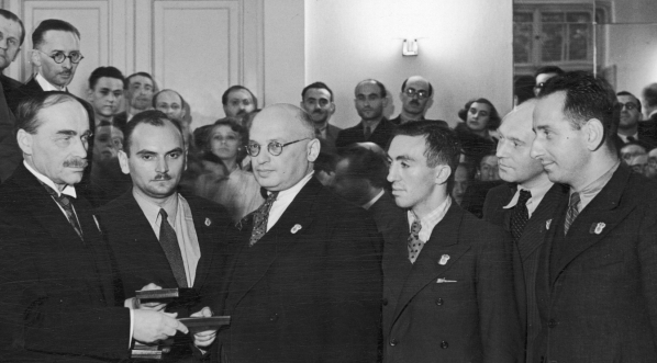  Olimpiada szachowa o Puchar Hamilton-Russell w Warszawie w sierpniu 1935 roku.  