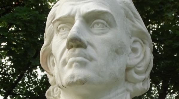  Popiersie Piotra Skargi z jego pomnika w parku Jordana w Krakowie.  