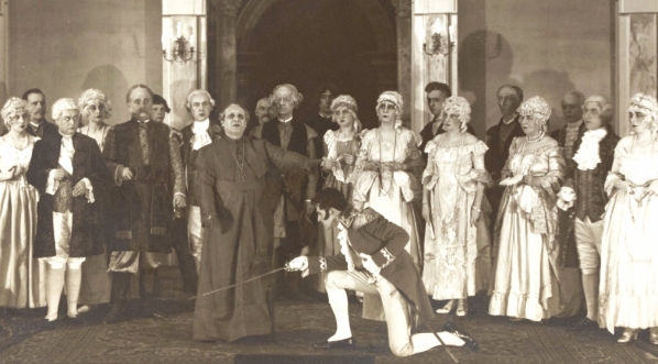  Scena ze spektaklu "Książę Józef Poniatowski" Jana Adolfa Hertza w Teatrze im. Wilama Horzycy w Toruniu w 1928 r. .  