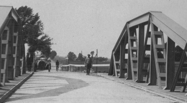  Most żelazny na Słudwi pod Łowiczem według projektu Stefana Bryły.  