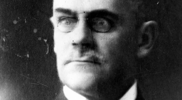  Gustaw Dobrucki, minister wyznań religijnych i oświecenia publicznego.  