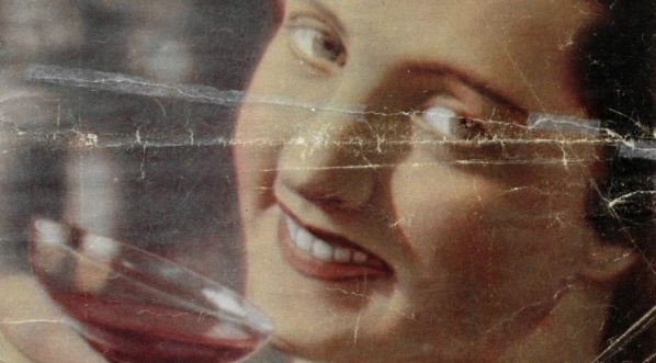  Jadwiga Smosarska wznosi toast za pomyślność Nowego Roku.  