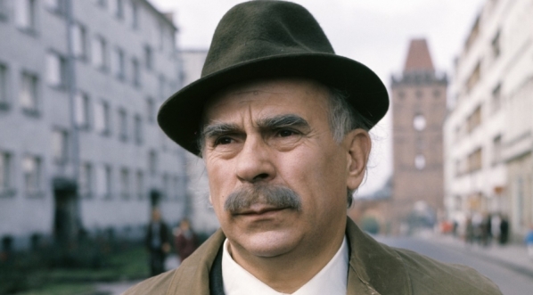  Janusz Kłosiński w filmie "Cień tamtej wiosny" z 1974 r.  