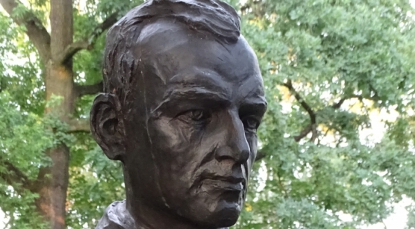  Popiersie rotmistrza Witolda Pileckiego w parku Jordana w Krakowie.  