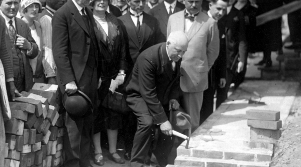  Uroczystość wmurowania kamienia węgielnego pod nowy gmach Muzeum Narodowego w Warszawie w czerwcu 1926 r.  