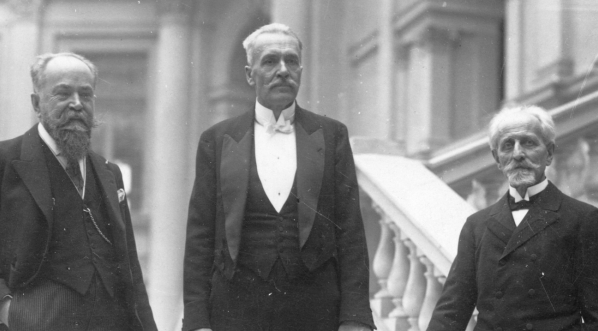  Uroczystość nadania tytułów doktora honoris causa Politechniki Warszawskiej Karolowi Pollakowi, Ignacemu Mościckiemu i Aleksandrowi Rothertowi w 1925 r.  